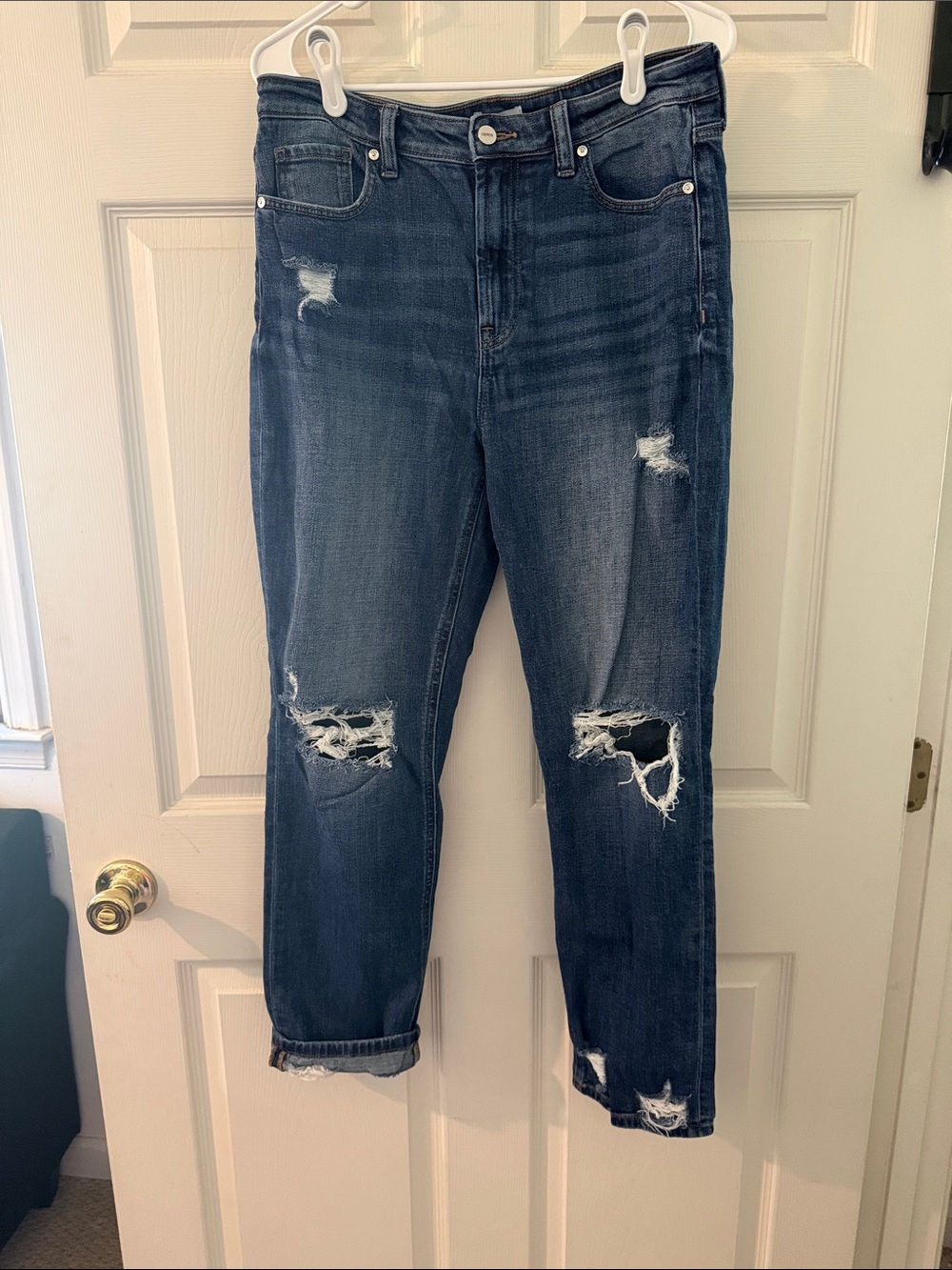 Relaxed Boyfriend Jeans in Distressed Dark Blue